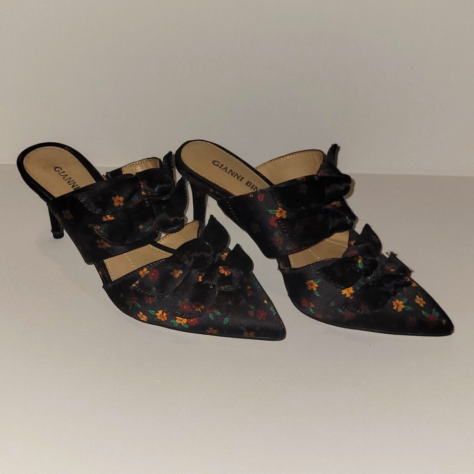 Gianni Bini- Silk Floral Print Pointed Toe Mule W/ Twist Knot Details, Size 6